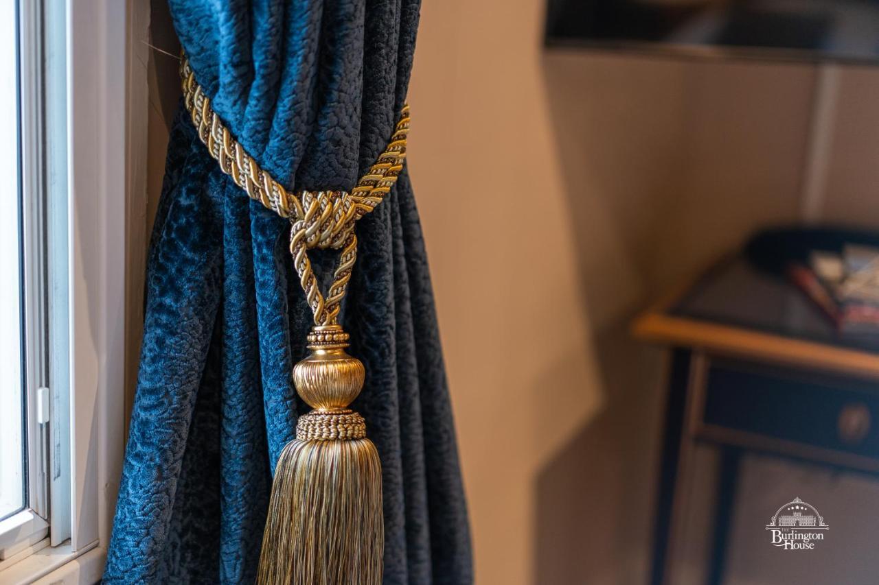 Burlington House Boutique Oxford Exterior foto A curtain tieback