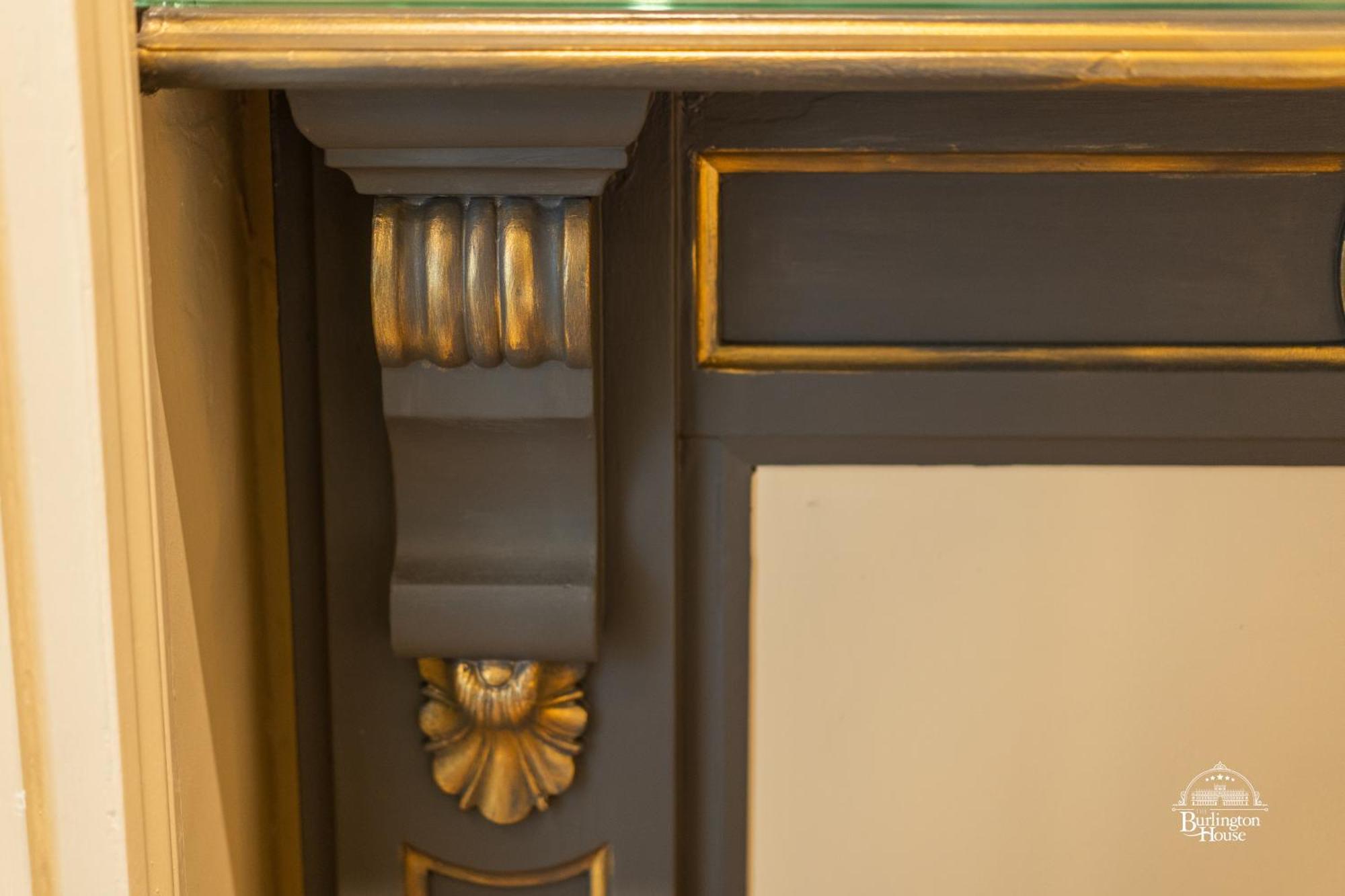 Burlington House Boutique Oxford Quarto foto Detail of the fireplace