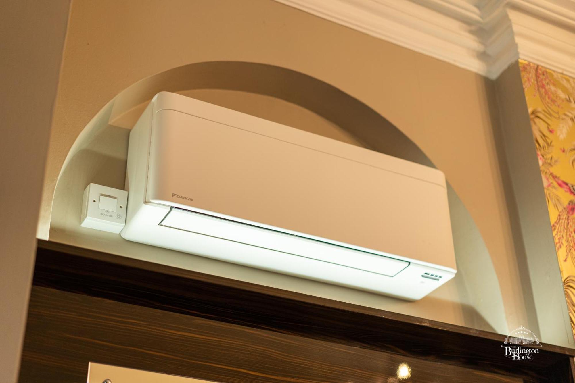 Burlington House Boutique Oxford Quarto foto A wall-mounted air conditioner