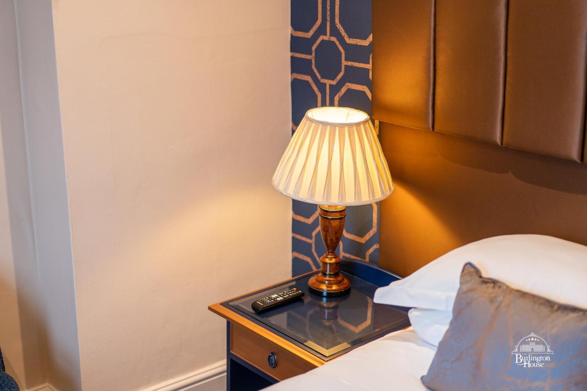 Burlington House Boutique Oxford Quarto foto A table lamp